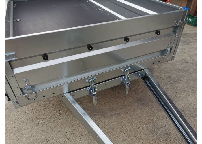 Ремарке TRACTUS MULTI-FLEX, 263х150x35 см, 750кг. Ремарке TRACTUS MULTI-FLEX, 263х150x35 см, 750кг.